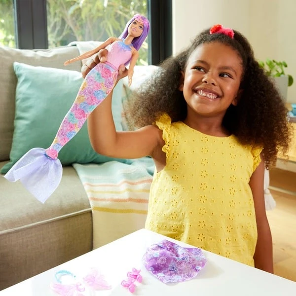 Mattel Barbie 3-in-1 Fantasy Puppe (mit Schwanzflosse, Feenflügeln Und Ketten) 8 Mattel Barbie 3-in-1 Fantasy Puppe (mit Schwanzflosse, Feenflügeln Und Ketten) – Bild 6