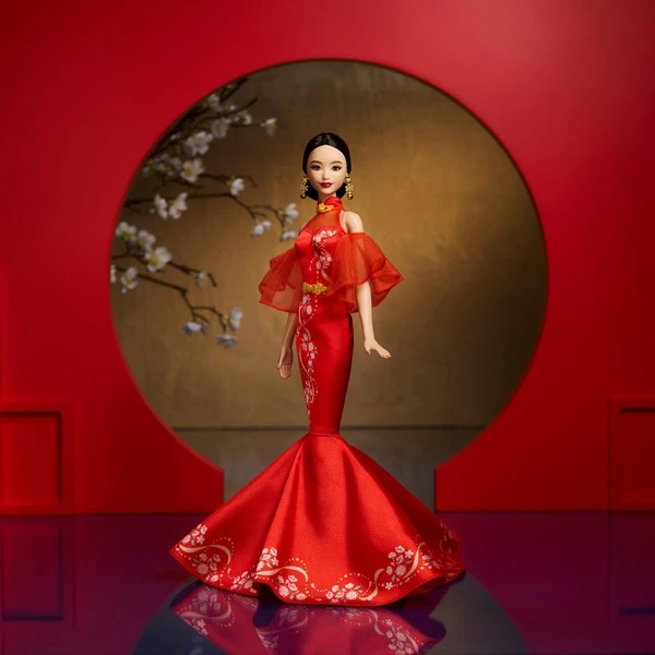 Mattel Barbie Signature Lunar New Year Mit Qipao Und Goldenen Accessories, Puppe 7 Mattel Barbie Signature Lunar New Year Mit Qipao Und Goldenen Accessories, Puppe – Bild 5