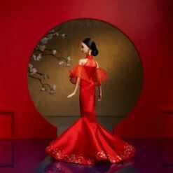 Mattel Barbie Signature Lunar New Year Mit Qipao Und Goldenen Accessories, Puppe 13 Mattel Barbie Signature Lunar New Year Mit Qipao Und Goldenen Accessories, Puppe -Spielzeug Verkäufe Mattel Barbie Signature Lunar New Year mit Qipao und goldenen Accessories Puppe@@100098697 5