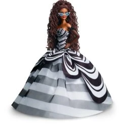 Mattel Barbie Signature Sammelpuppe Zum 65. Jubiläum (mit Braunen Haaren Und Schwarz-weißer Robe) 18 Mattel Barbie Signature Sammelpuppe Zum 65. Jubiläum (mit Braunen Haaren Und Schwarz-weißer Robe) -Spielzeug Verkäufe Mattel Barbie Signature Sammelpuppe zum 65 Jubil um@@100025884 32
