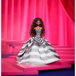 Mattel Barbie Signature Sammelpuppe Zum 65. Jubiläum (mit Braunen Haaren Und Schwarz-weißer Robe) 22 Mattel Barbie Signature Sammelpuppe Zum 65. Jubiläum (mit Braunen Haaren Und Schwarz-weißer Robe) -Spielzeug Verkäufe Mattel Barbie Signature Sammelpuppe zum 65 Jubil um@@100025884 36