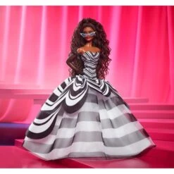 Mattel Barbie Signature Sammelpuppe Zum 65. Jubiläum (mit Braunen Haaren Und Schwarz-weißer Robe) 23 Mattel Barbie Signature Sammelpuppe Zum 65. Jubiläum (mit Braunen Haaren Und Schwarz-weißer Robe) -Spielzeug Verkäufe Mattel Barbie Signature Sammelpuppe zum 65 Jubil um@@100025884 37