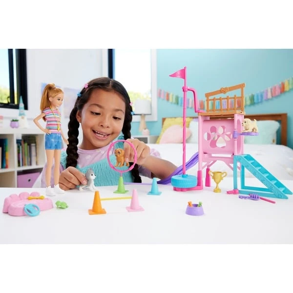 Mattel Barbie And Stacie To The Rescue Hündchenspielplatz-Spielset , Puppe (mit Puppe, 3 Hündchenfiguren Und Zubehör) – Bild 5