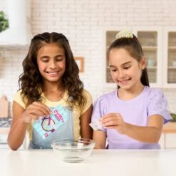 Moose Toys Cookeez Makery S2 - Freezy Cakez Spielset, Spielfigur (sortierter Artikel) -Spielzeug Verkäufe Moose Toys Cookeez Makery S2 Freezy Cakez Spielset Spielfigur@@100156398 7