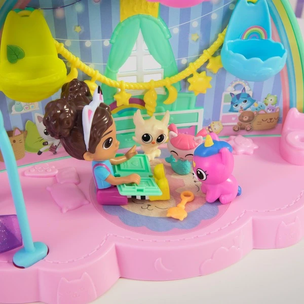 Spin Master Gabby's Dollhouse - Kitty Care Spielset, Spielfigur 8 Spin Master Gabby's Dollhouse - Kitty Care Spielset, Spielfigur – Bild 6