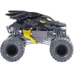 Spin Master Monster Jam - Offizieller Batmobile Monster Truck, Spielfahrzeug (Maßstab 1:24) 9 Spin Master Monster Jam - Offizieller Batmobile Monster Truck, Spielfahrzeug (Maßstab 1:24) -Spielzeug Verkäufe Spin Master Monster Jam Offizieller Batmobile Monster Truck Spielfahrzeug@@100038224 2
